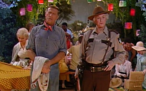 GoldenGirlsShow's tweet photo. #OnThisDayInTGG - January 17. ""The Actor" (season 2, episode 14) originally aired in 1987.

The famous and handsome actor Patrick Vaughn comes to town to star in a local play. He dates Dorothy, Blanche, Rose, Phyllis (his female lead) and many other women - all at the same time. https://t.co/UT23LfjKHj