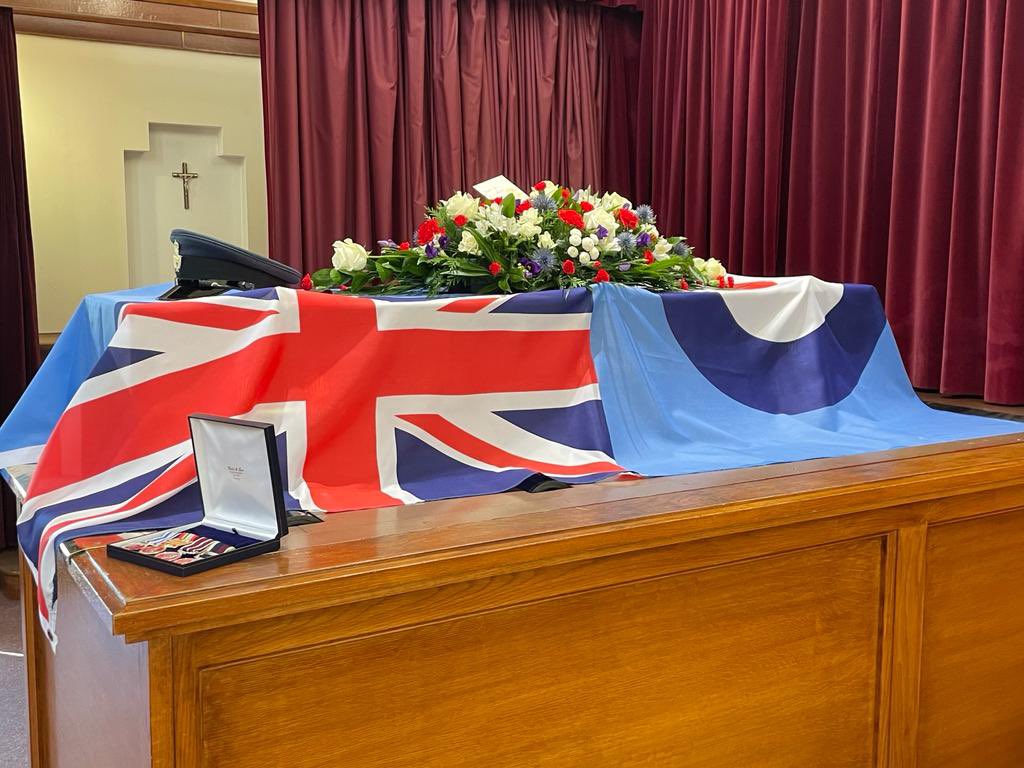 joatsunflowers's tweet image. The funeral of my darling dad was today. My hero. 

Thank you to all our friends who came. We are eternally grateful.

Dad’s wish was for those with #functionalneurologicaldisorder to benefit. 

Donate here at Justgiving.com/fundraising/fn…
