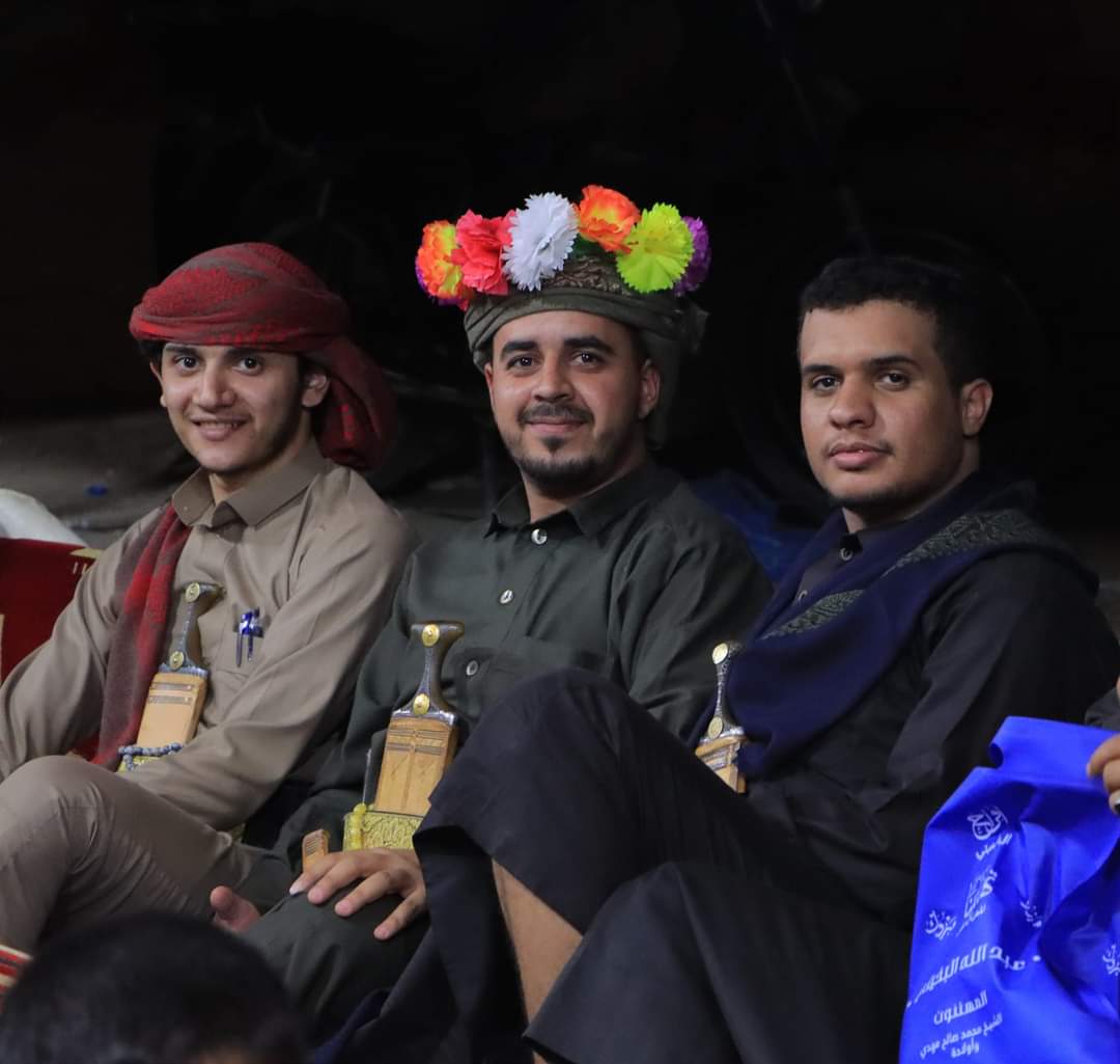 #الهوية_اليمنية
والعكاوة الصنعانية  

فايز علي حنشل 
نصر الخاوي 

تصوير الغالي : محمد الاهنومي 
من عرس العزيز : عبدالله بن علي البخيتي

m.facebook.com/story.php?stor…