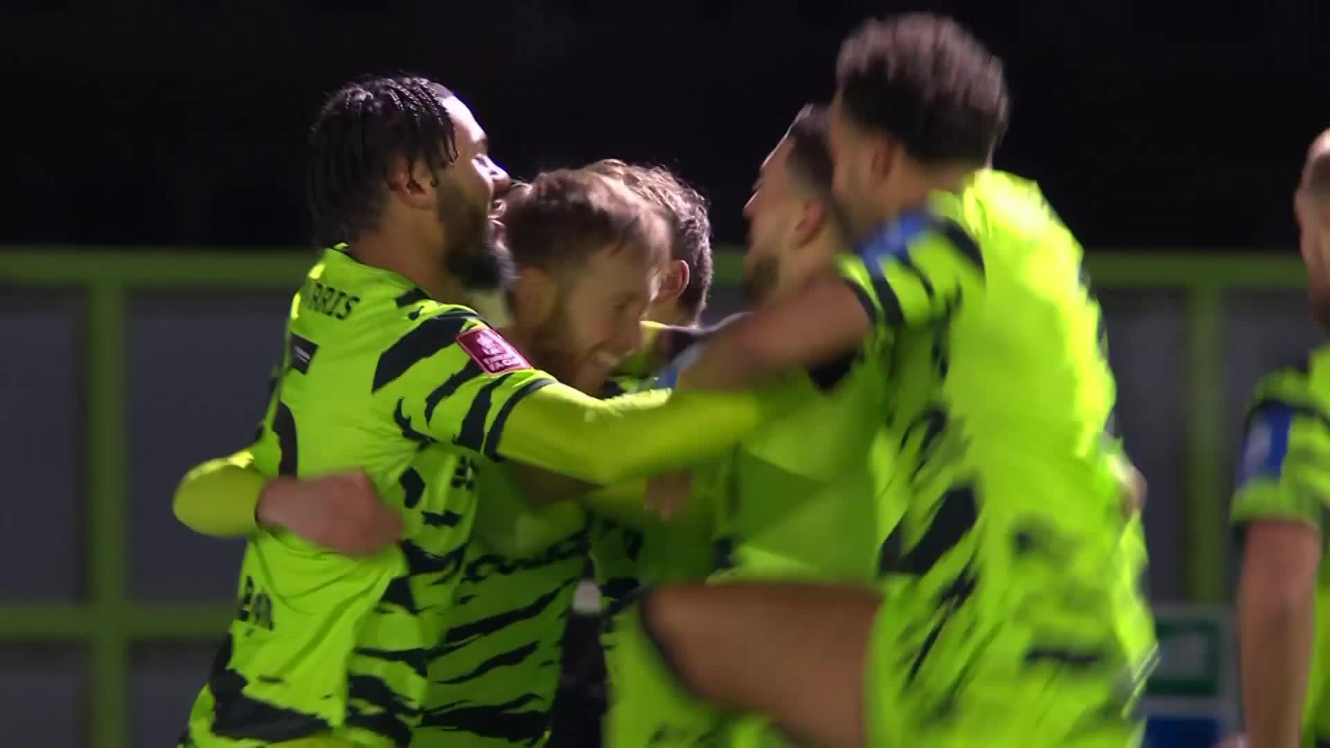 THAT IS SENSATIONAL.

@benstevenson31 with a worldie for @FGRFC_Official 😳

#EmiratesFACup”