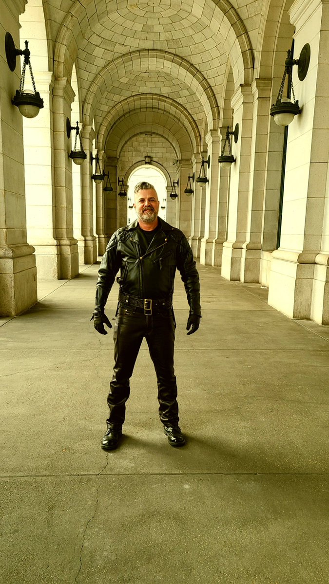 Intent2Capture's tweet image. Thank you #MAL2023. Had a great time connecting and reconnecting with amazing like minded folk. #mal #leathermen #leatherman #bluf #blufmen #Rubio #langlitzleathers #gear365 #leathergay #leatherpants #leathergloves