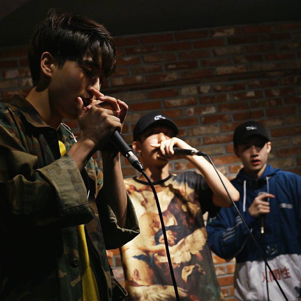 STRAYKlD8's tweet photo. Happy 6th 3RACHA! https://t.co/3GwMAhfBs0