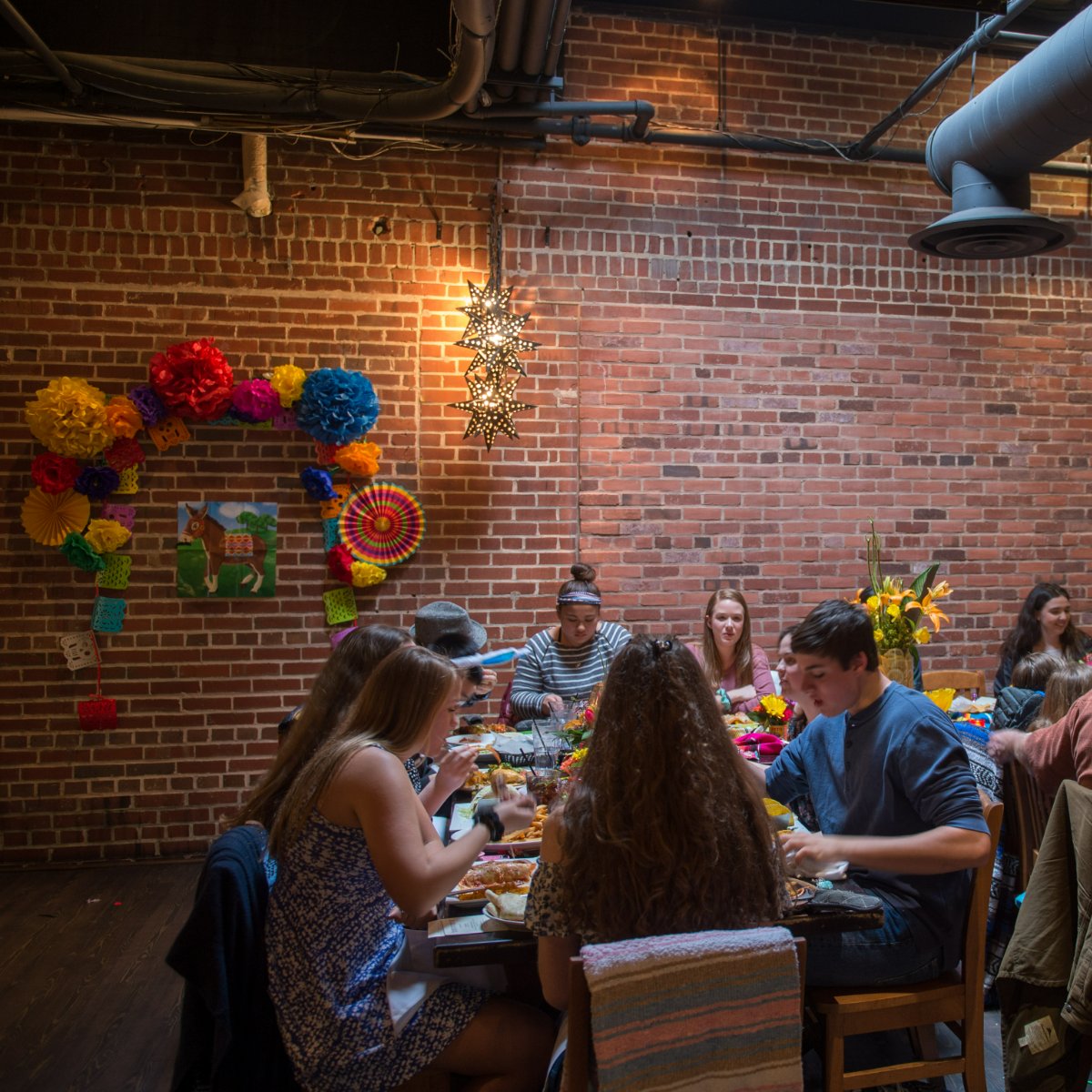 What makes delicious food even better? Good company! Tag who you're bringing with you next time you visit our place.