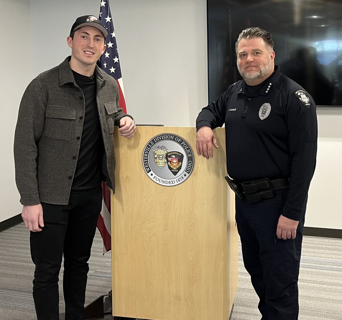 Thanks to <a href="/ZachWerenski/">Zach Werenski</a> for stopping by the PD today with Jets Pizza and supporting first responders! We all enjoyed the visit! #CBJ
