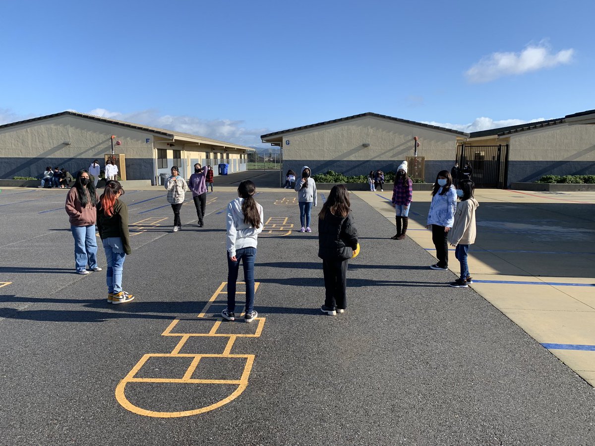 MAAndrade3077's tweet photo. Our Polar bears are excited to be back at school with friends and teachers, learning and enjoying some sunshine ☀️ #ASAPOLARBEARSROCK https://t.co/dDgxL0n3Zh