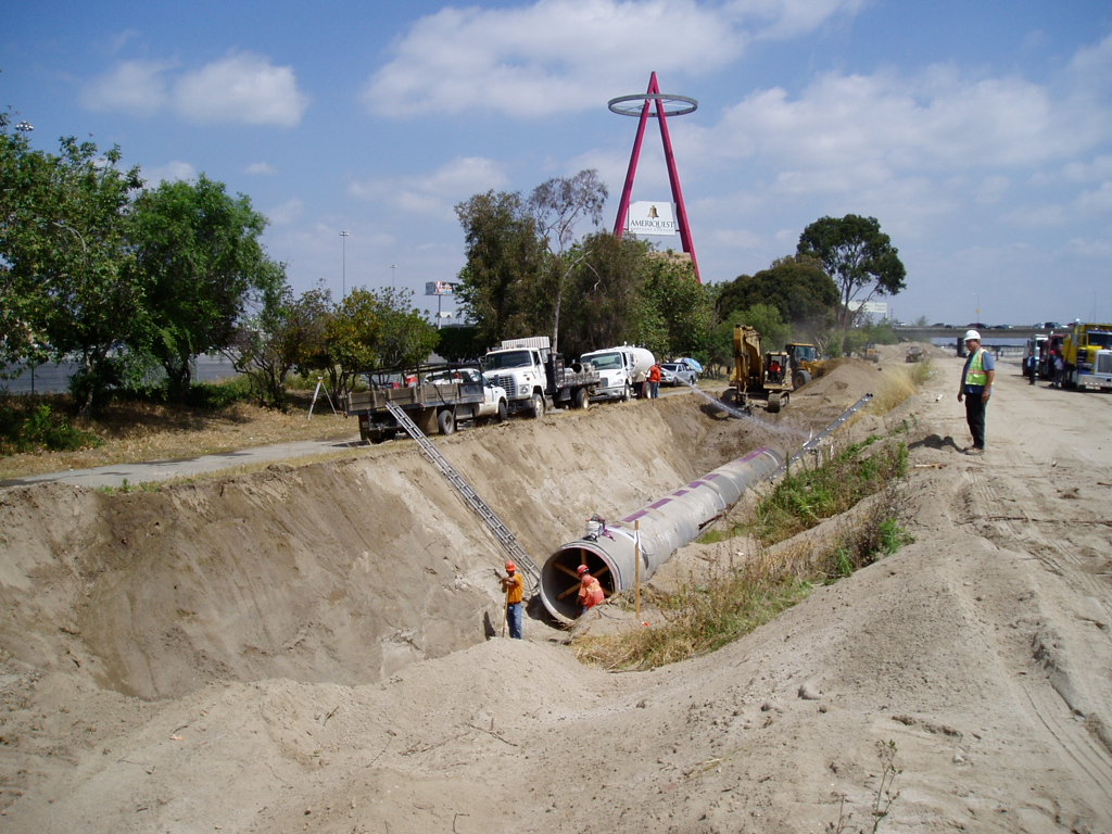 OCSanDistrict's tweet photo. A project as big as the #GWRS was years in the making and years of construction work. The final result was well worth it. Now, 15 years later, we celebrate 15 years of the Groundwater Replenishment System. #GWRSConstruction #15YearsofGwrs #15DaysofGWRS https://t.co/d9iAoos1rV