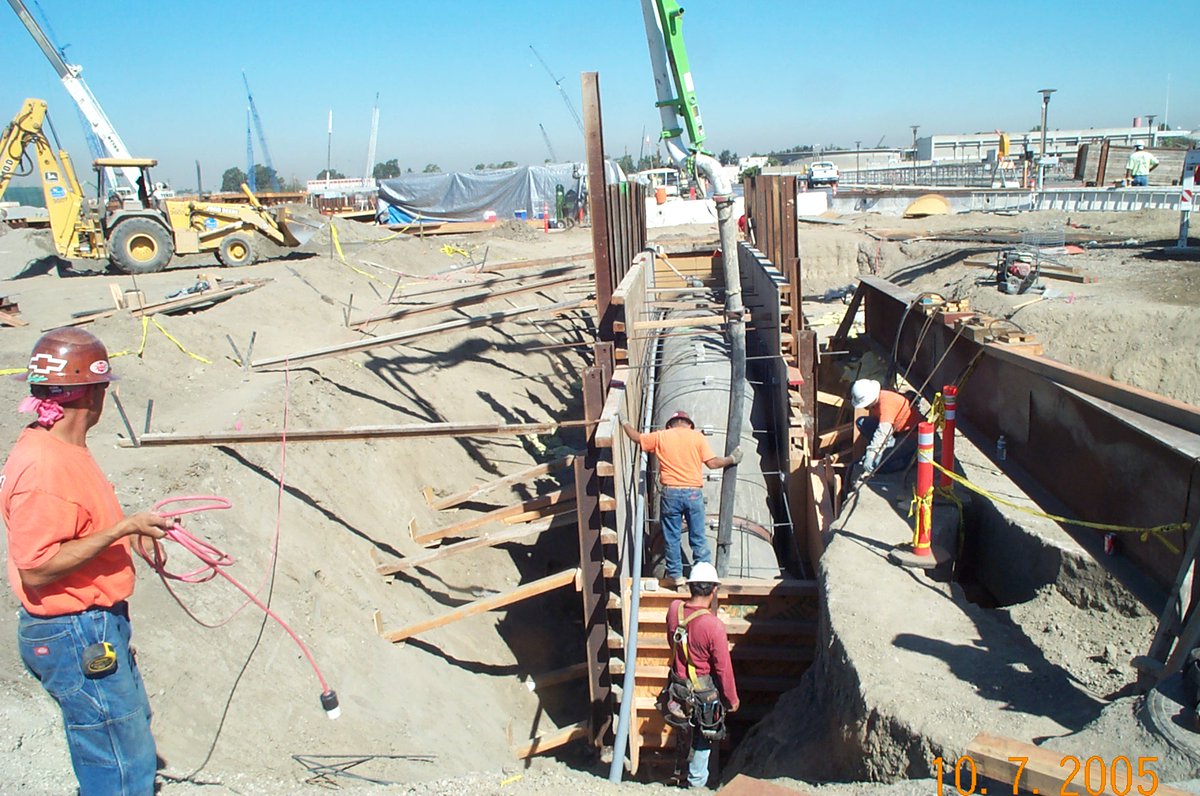 OCSanDistrict's tweet photo. A project as big as the #GWRS was years in the making and years of construction work. The final result was well worth it. Now, 15 years later, we celebrate 15 years of the Groundwater Replenishment System. #GWRSConstruction #15YearsofGwrs #15DaysofGWRS https://t.co/d9iAoos1rV