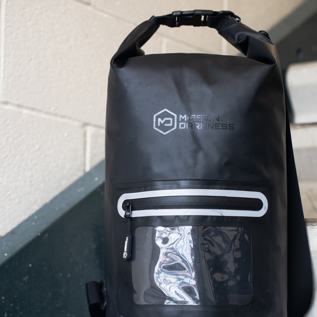 A tote bag built for all of life's uncertainty; waterproof and signal proof, so your electronics remain secure wherever your mission leads you.⁠
⁠
⁠

⁠
#usa🇺🇸 #usamade #faraday #faradaycage #faradaybag #military #militarybag #waterproofbag #prepper #preppergear #datasecurity