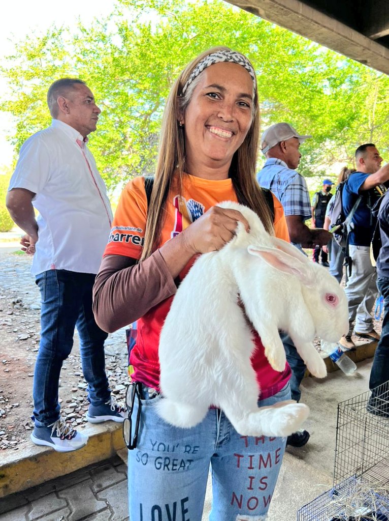 greybp1's tweet photo. En ofensiva contra el bloqueo económico, junto a productoras y productores del edo. Lara, acompañados por el Alcalde @luisjonaspsuv, financiamos a 31 Agrourbanos del municipio Iribarren, fortaleciendo el Plan Agrourbano Carabobo 200.

@NicolasMaduro
#SancionaLasSanciones https://t.co/tZxdZzVORV