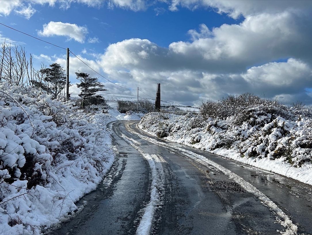 Wow what a wonderful surprise waking up to proper snow and blue skies! Doesn’t happen that often here but wow it’s beautiful when it does 😀