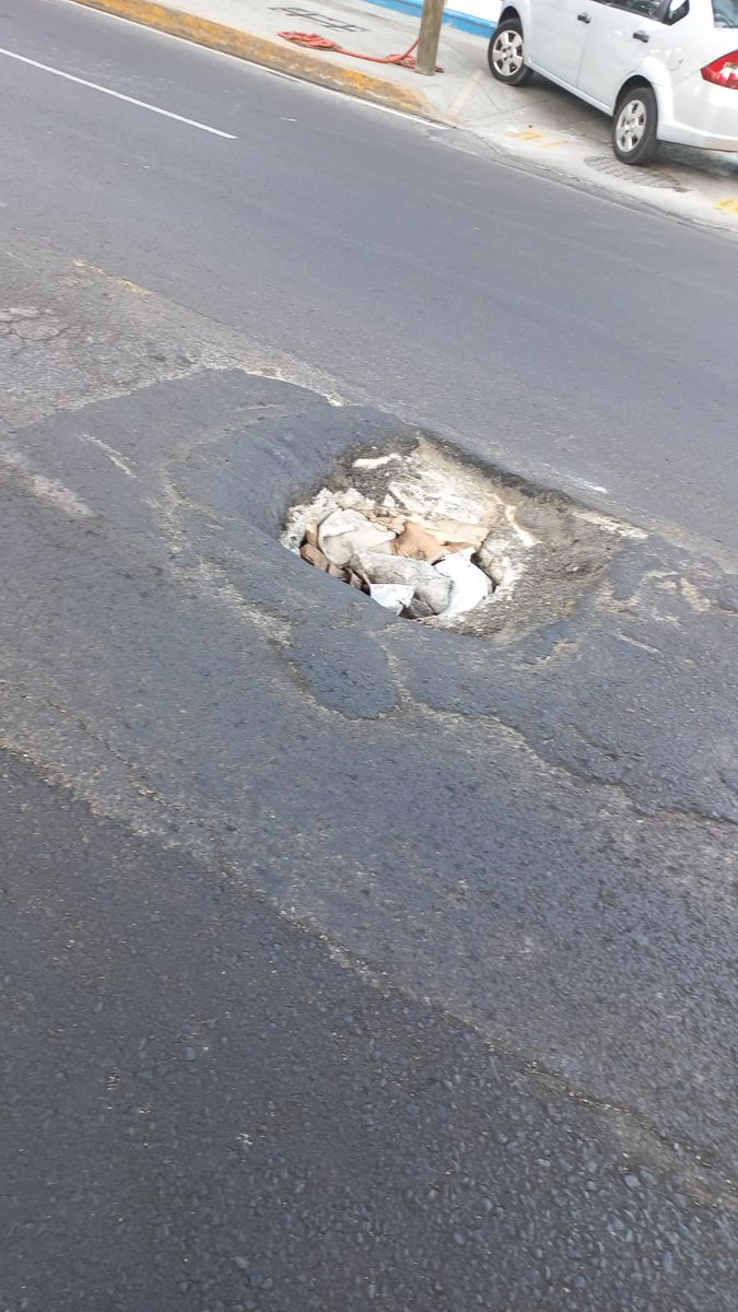 JavierS59092313's tweet photo. @Alc_Iztapalapa @SOBSECDMX @EnLomasEstrella @Claudiashein @MetroCDMX @MetrobusCDMX @BancoAzteca @AztecaNoticias 

Pues porque según está en el carril confinado del mb dice el ajustador de @BancoAzteca no procede, ustedes juzguen, poca m..... https://t.co/4yWbm89a1q