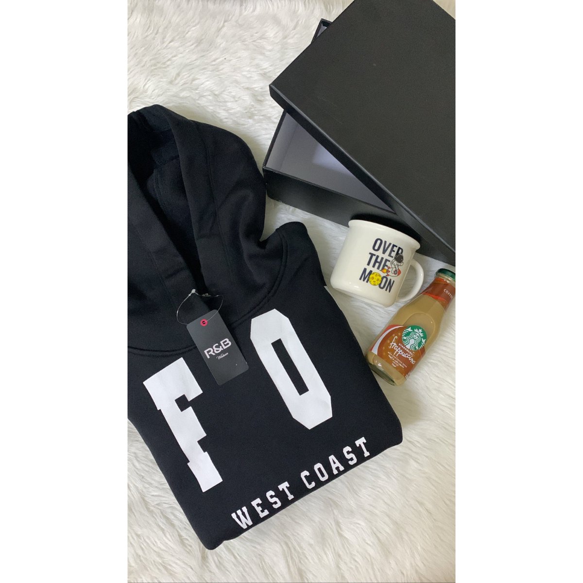 shoop_us1's tweet photo. الهدايا الشتوية غير والله غير  فيه دفئ عجيب  اخاف عليكِ من برد الشتاء 🤍🥹
الحمدلله تم تجهيزه 
#تهادوا_تحابوا https://t.co/t4WLvpKJUC