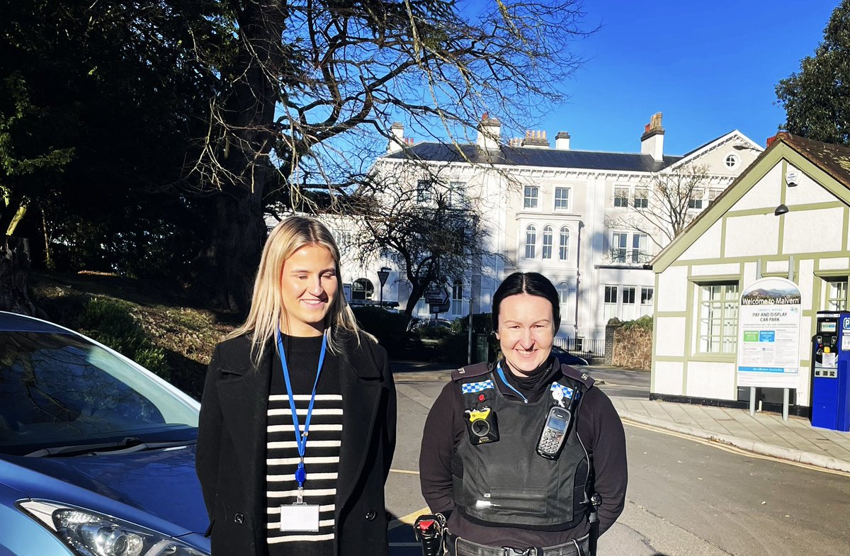 PC Stanley was out earlier today with Amy Carter from @OurMalvernHills in and around the Kempsey area giving out #SmartWater & signing up residents to #NeighbourhoodMatters messaging. #crimeprevention #policingpromise neighbourhoodmatters.co.uk