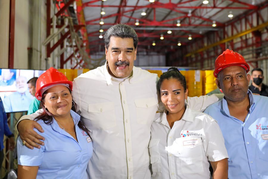 Siempre defenderemos el salario integral de las y los trabajadores de Venezuela. Pariremos los recursos para seguir invirtiendo en salud, educación y vivienda. Más temprano que tarde, pasaremos de la resistencia a la plena garantía del vivir viviendo de nuestro pueblo.