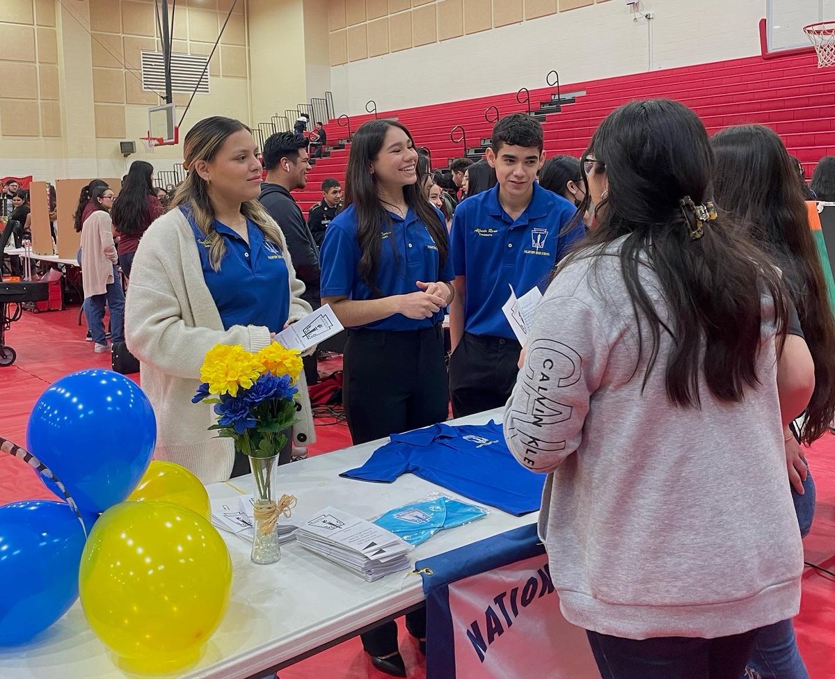 PalmviewNHS's tweet photo. NHS officers welcoming our future freshman! Thank you to all middle schools who came and visited us📚 We hope to see you all in our NHS family 🤗✨ https://t.co/jRZEVa36Pu