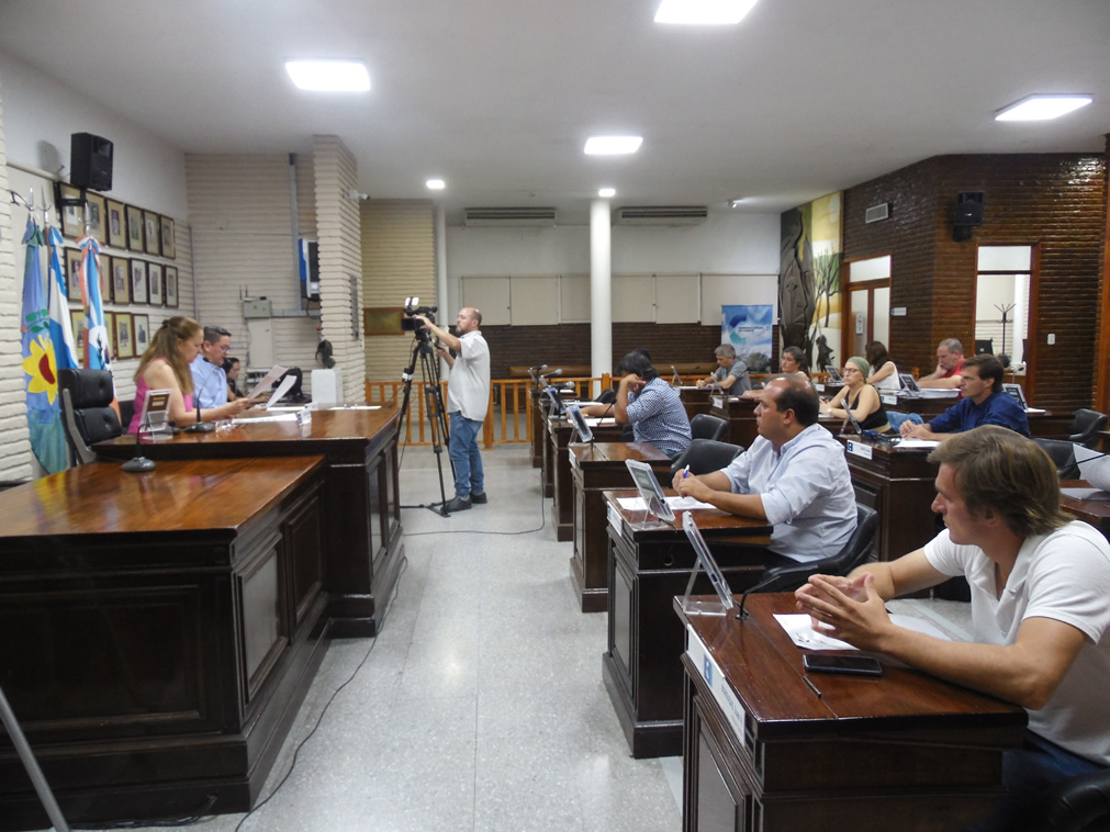 hcdtl's tweet photo. EL CONCEJO APROBÓ EL PEDIDO DE LICENCIA DEL INTENDENTE Y CAMBIOS DE ZONIFICACIÓN EN LA AMPLIACIÓN URBANA 
https://t.co/UVUa5OIIFn https://t.co/tCWEQUYK5K