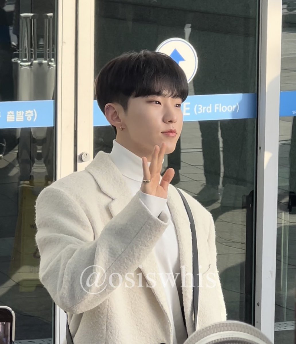윤홋 둘 다 지브린데 하나는 하울이고 하나는 소스케임