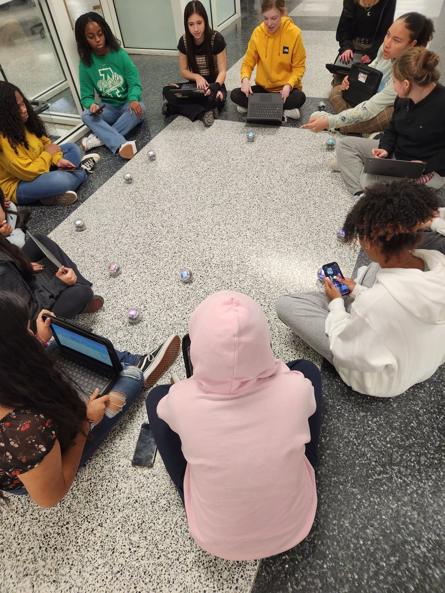 cdmurchi's tweet photo. Landstowns @GirlsWhoCode club learning how code and use Spheros during their meeting this afternoon. 
@LandstownEagles @STEMAcademyLHS @Sphero @tashawearren https://t.co/gCw5eoH1u4