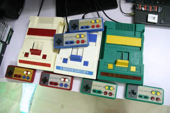 AlfaroOrueta's tweet photo. A number of interesting famiclones from Vietnam
#famiclones #bootlegconsole #NES #Famicom #RETROGAMING https://t.co/o5geKIUS03