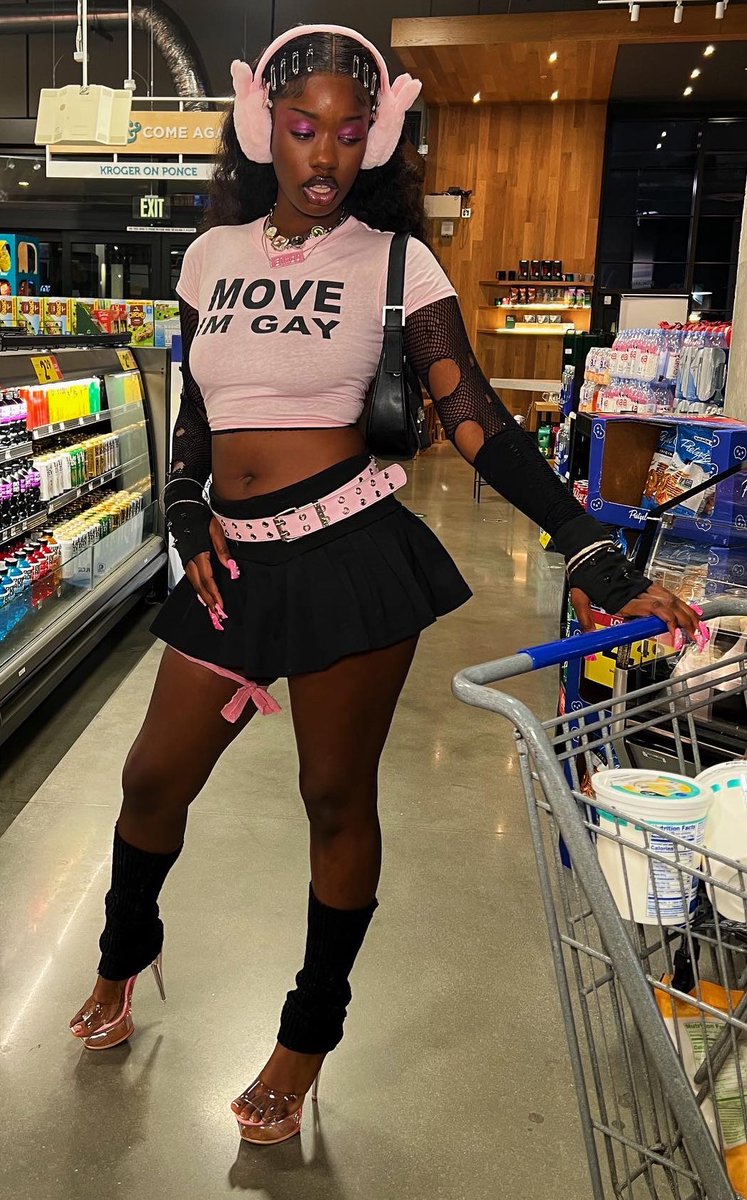 aliyahInterlude's tweet photo. grocery store slayyy 🥰💖 #aliyahcore https://t.co/5jFfOku1uA