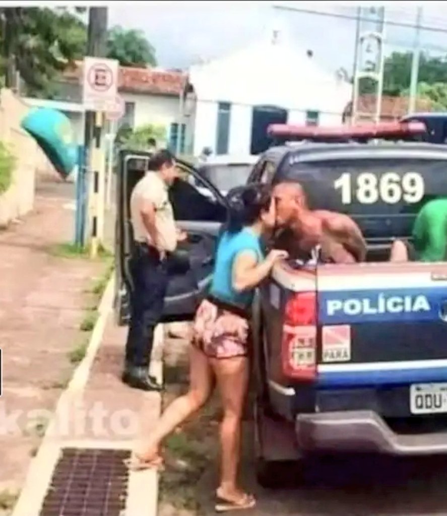 La mujer que realmente te ama, no se fija en qué camioneta andas.