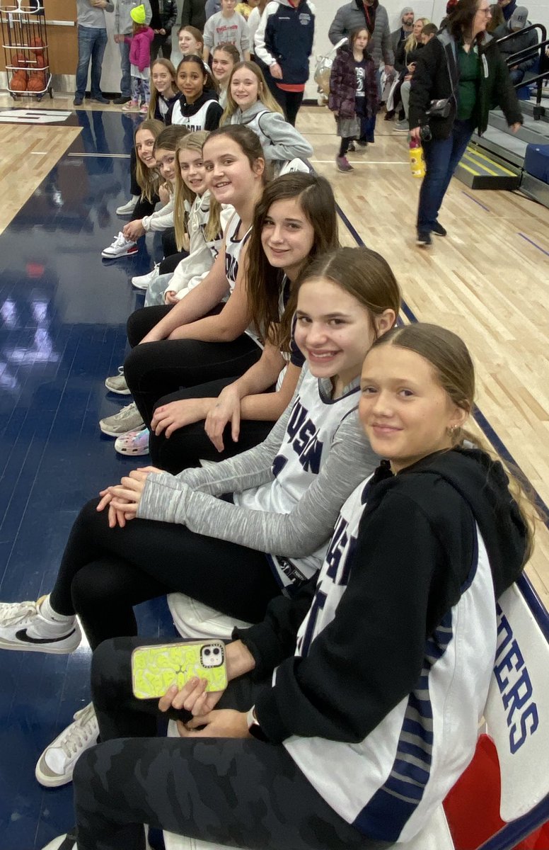 HudsonGirlsBas1's tweet image. 6th grade Team of Night in the gym to cheer on the Raiders! 💙🏀🤍