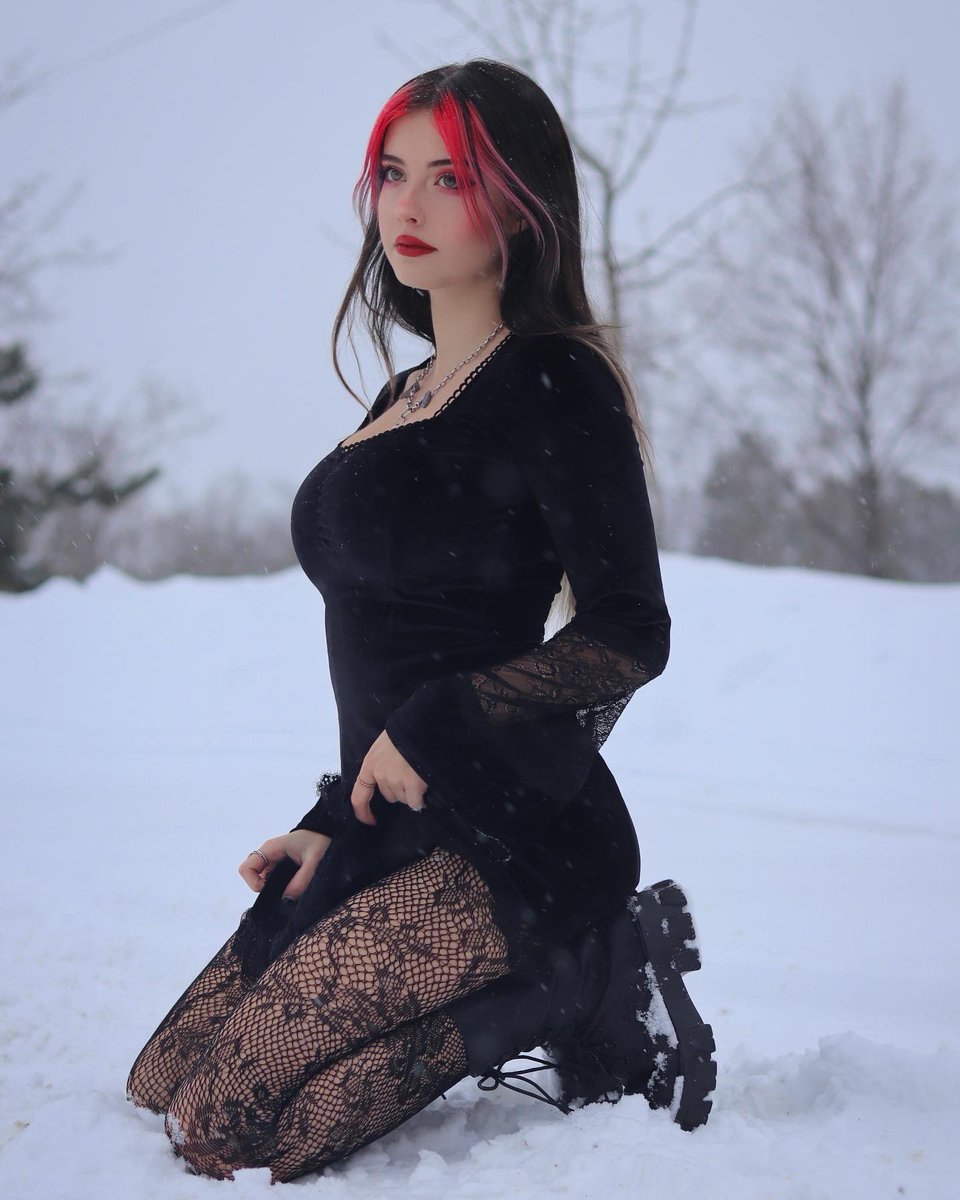 Julia Burch tweet media