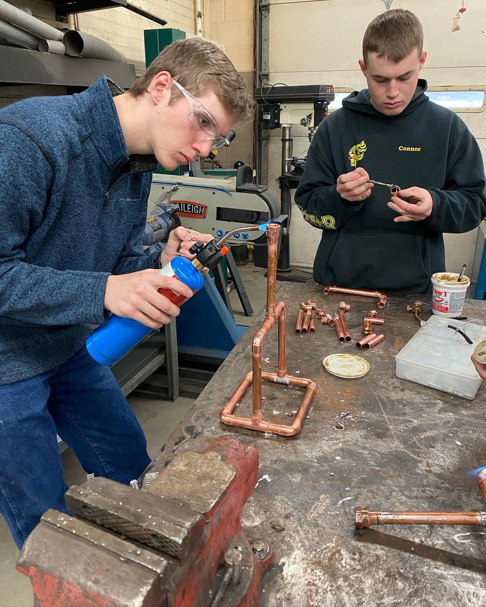 MrZweep's tweet photo. Great work Lions on all your hard work in the shop! Lots of variety of services and projects. #lpslions #pride_purple #cte #ne_sts #teachsts #necareered #shopclass #iloveps #nelovesps #itisagreatdaytobeashopteacher #cementcity https://t.co/gYAbY8qgmg