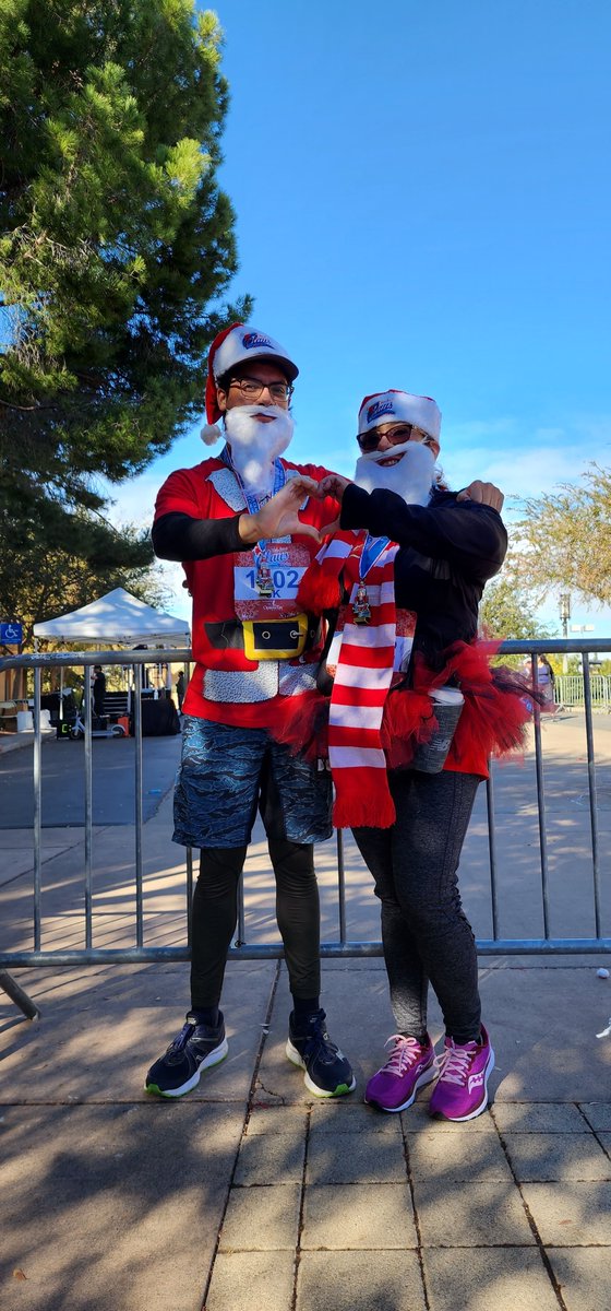 Looking back on 2022 and the holidays, we want to thank everyone that ran for HD-Care including Wendy, Sandra and Alonso! Happy New Year and here's to another year of fighting for those we love!
#HuntingtonsDisease #LetsTalkAboutHD #RunForAClaus