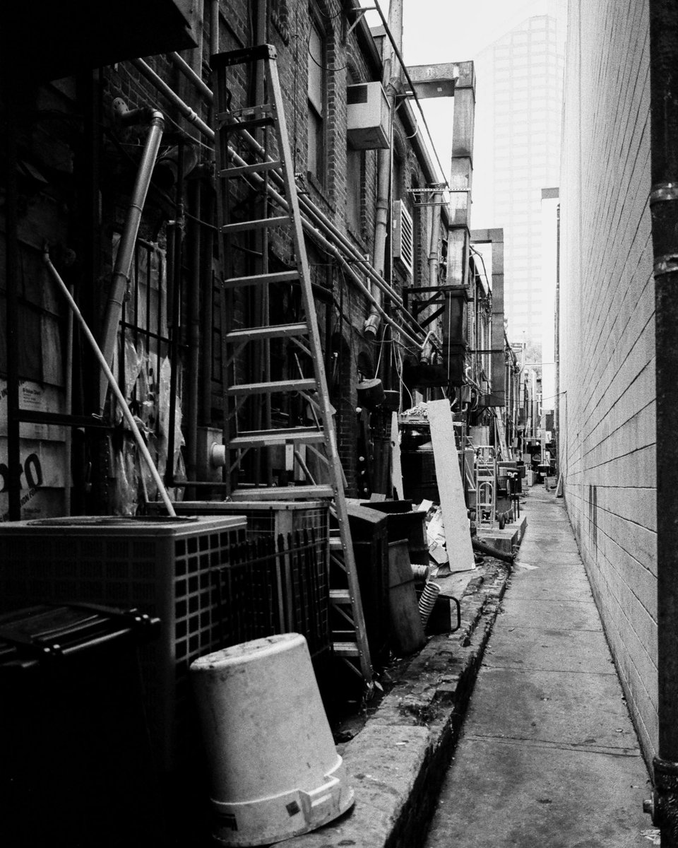 NightOwlVision's tweet photo. Uptown Charlotte, Ilford HP5 with a yellow filter
#filmphotography #FilmIsNotDead #shootfilm #leica #leicam6 #LeicaCamera #filmshooters #buyfilmnotmegapixels #ishootfilm #staybrokeshootfilm #believeinfilm #ilford #ilfordhp5 #yellowfilter #monochrome #charlotte #northcarolina https://t.co/HPjRTfNB3D