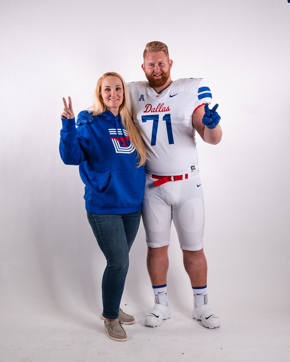 Here’s to 21. Can’t wait for many more as a Mustang. #PonyUpDallas 🔵🐎🔴