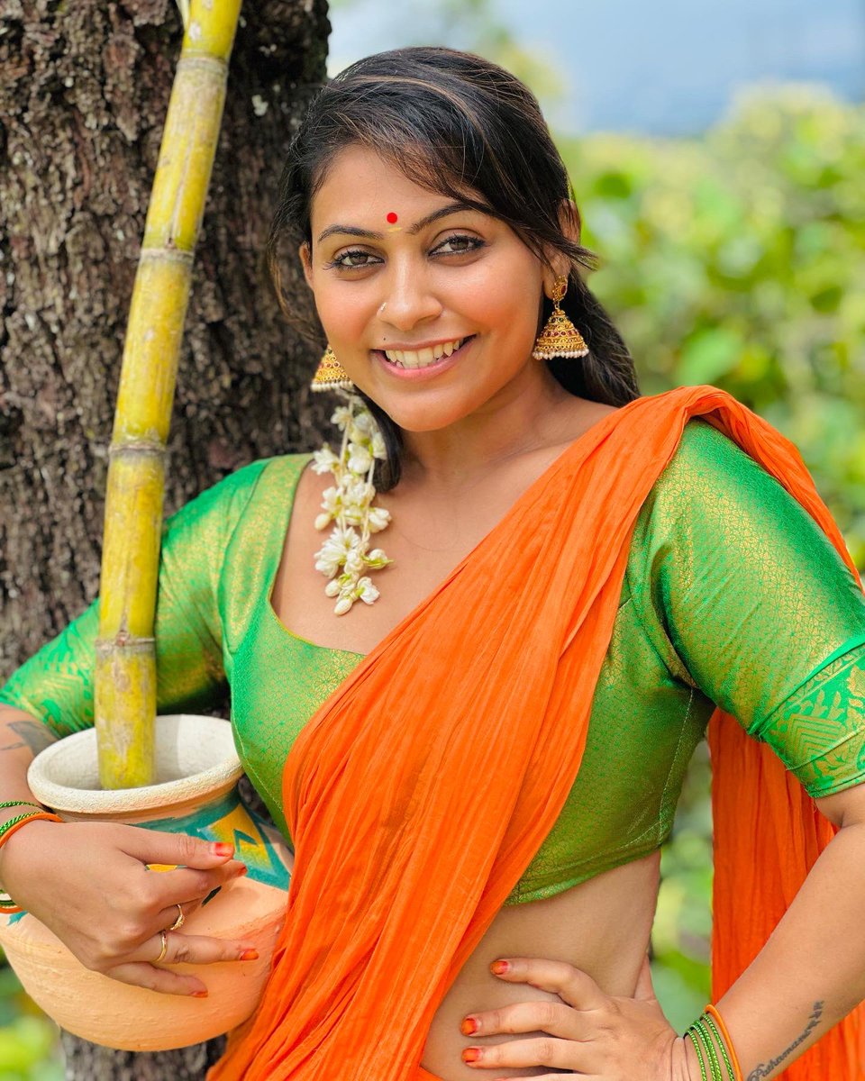 MoonNila2's tweet photo. Happy Pongal everyone 😇 #throwback https://t.co/jkKFJfCqy8