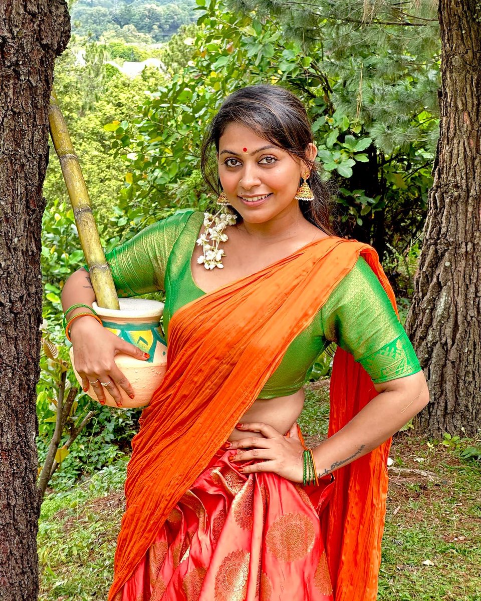 MoonNila2's tweet photo. Happy Pongal everyone 😇 #throwback https://t.co/jkKFJfCqy8