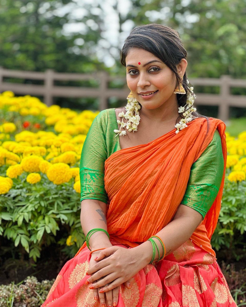 MoonNila2's tweet photo. Happy Pongal everyone 😇 #throwback https://t.co/jkKFJfCqy8