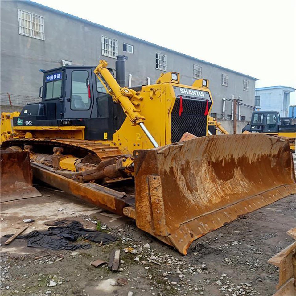 SHANTUI BULLDOZER with cummis engine and ripper in stock.
🚣‍♂  only two units left.
Welcome Inquiry 📞
💭 Whatsapp:+86 18569431204 
#shantui #bulldozer #earthmovingequipment