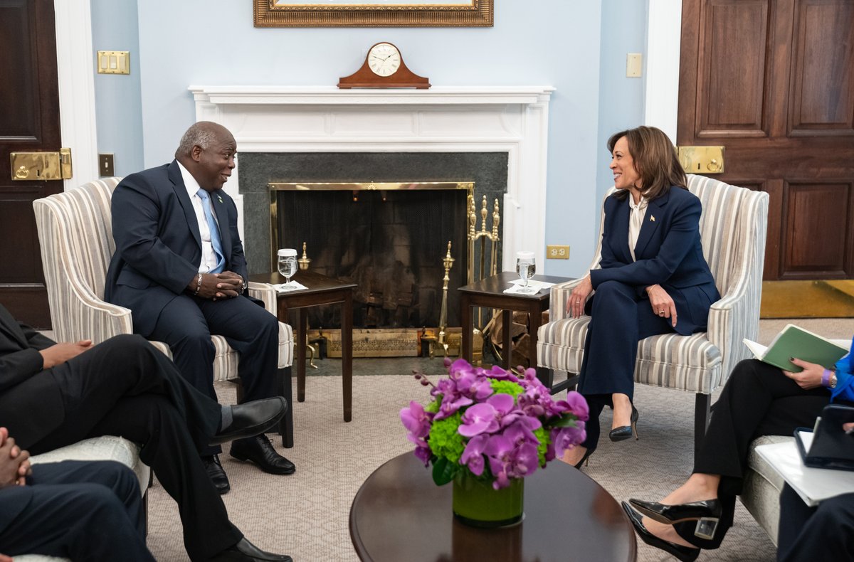 Today I went to the White House to meet with US <a href="/VP/">Vice President JD Vance</a>  Kamala Harris. It was important to sit down with her to discuss the ways we can work together to combat illegal maritime migration and reduce the flow of guns illegally entering The Bahamas from the United States. (1/4)
