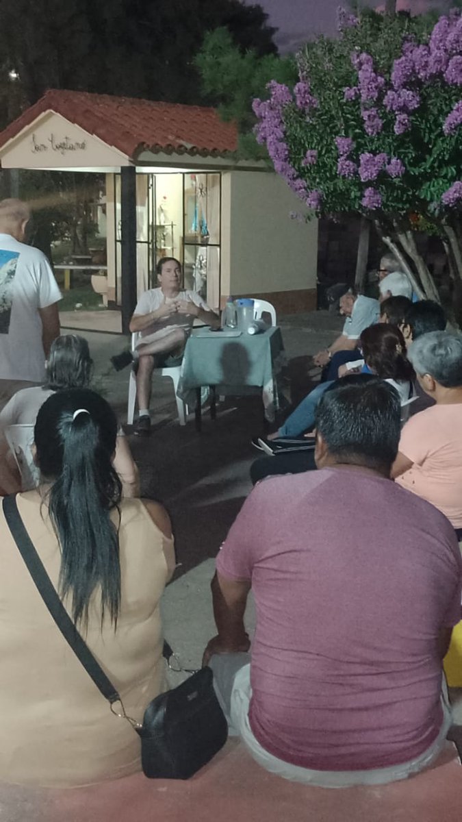 papin1970's tweet photo. Con vecinos del barrio San Cayetano diagramamos acciones de trabajo para levantar un salón en la Gruta. El esfuerzo conjunto, Estado Municipal y vecinos, nos permitirá alcanzar el objetivo. https://t.co/47lWuX3HM8
