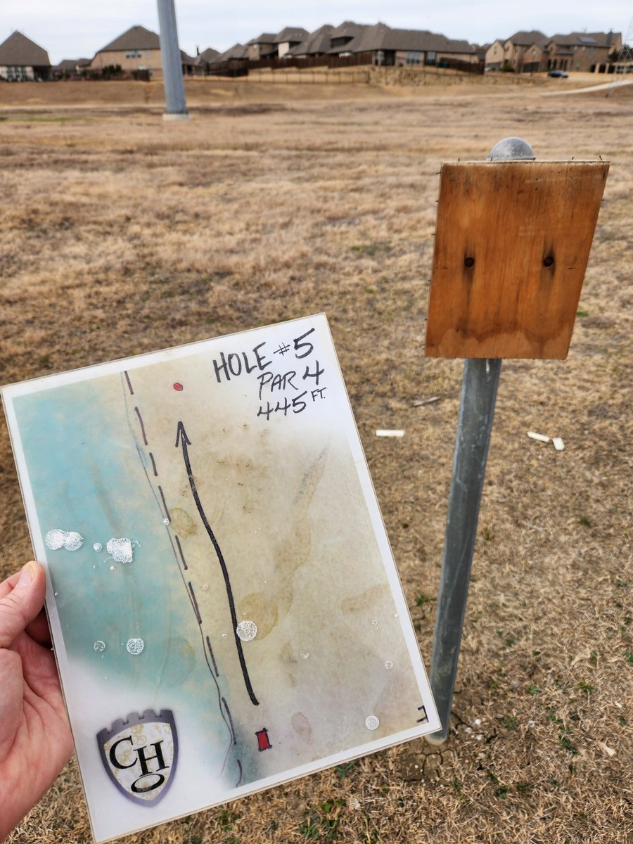 eclectic_lee's tweet photo. This is why we can't have nice things. This vandalized course in Castle Hills lies along a river's flood plain and beneath the buzz of electrical lines. It's wide open and boring, garnering it neglect instead of respect. 'Tis a shame. #discgolf #teepadtuesday https://t.co/dyg8lFr9tV