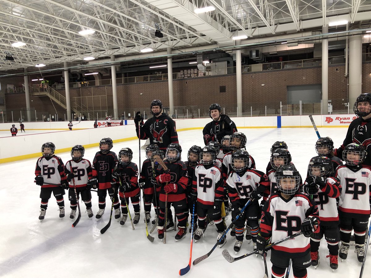 twigmaster's tweet image. Great day yesterday being part of EPHA Mite Day! It wasn’t that long ago our HS players were the Mites…so good for them to be on the other end and now inspiring the little guys.  ⁦@HockeyEPHA⁩ ⁦@epboyshockey⁩