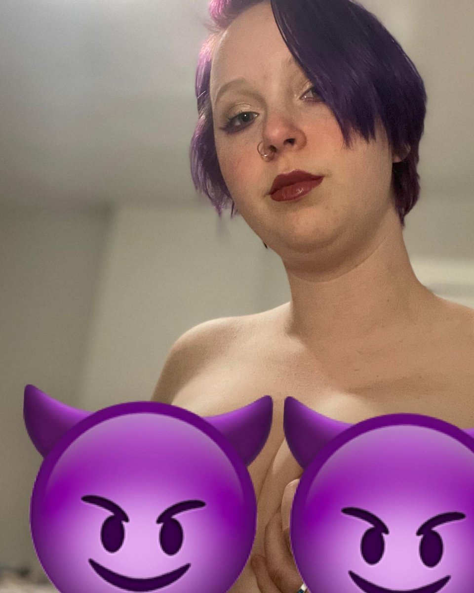 Mccutie459's tweet photo. #onlyfansbabe have a lot more posted go ahead and look babes https://t.co/ZquaeOxyKR https://t.co/4ngioEyMKb