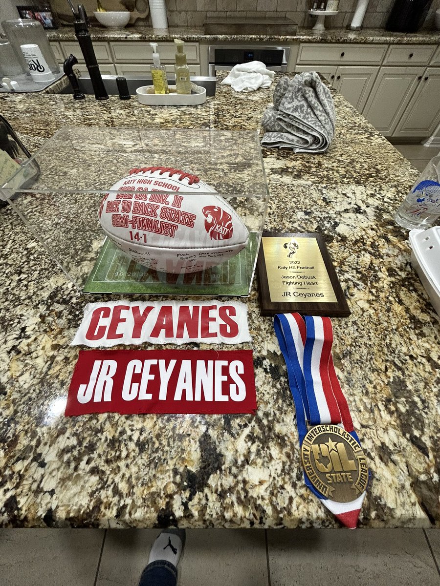 CeyanesJr's tweet photo. couldn’t ask for a better 4 years @Katyfootball ❤️ https://t.co/INPnyVEXnl