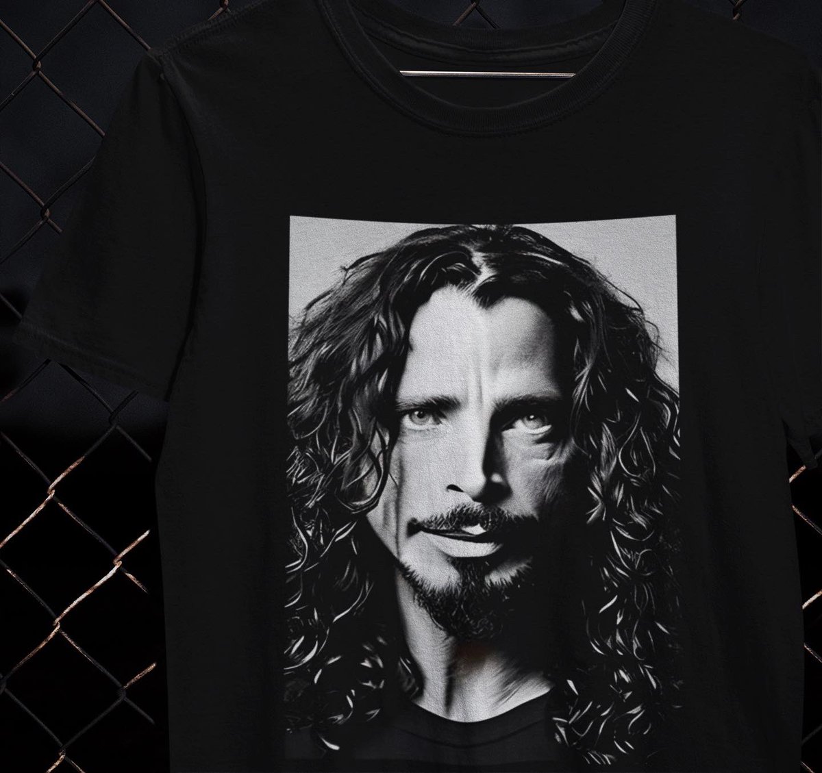 redbubble.com/i/t-shirt/Musi…

#soundgarden #grunge #chriscornell #rock #kurtcobain #seattle #audioslave #templeofthedog #noonesingslikeyouanymore #seattlesound #superunknown #chriscornellforever