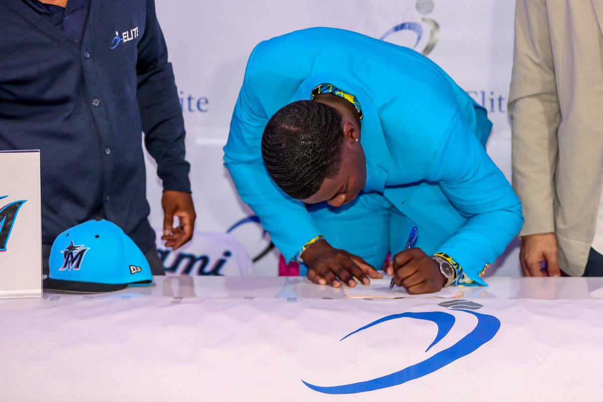 10thYearSeniors's tweet photo. The @Marlins added another Bahamian prospect when they officially signed Janero Miller. 

#bahamas #bahamasbaseball #marlins #242totheworld🌎🇧🇸 https://t.co/EvDVe0rcy3