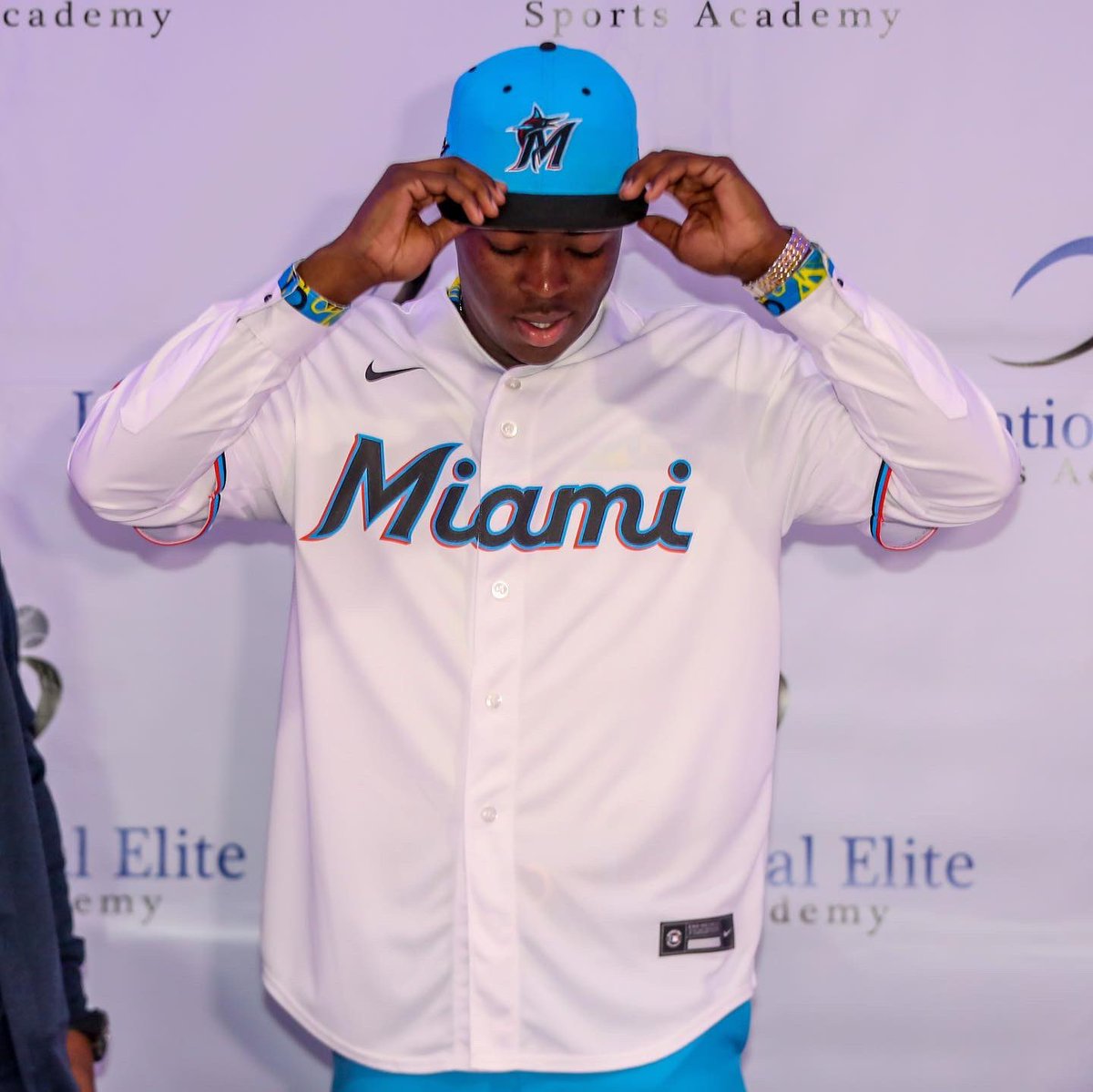 10thYearSeniors's tweet photo. The @Marlins added another Bahamian prospect when they officially signed Janero Miller. 

#bahamas #bahamasbaseball #marlins #242totheworld🌎🇧🇸 https://t.co/EvDVe0rcy3