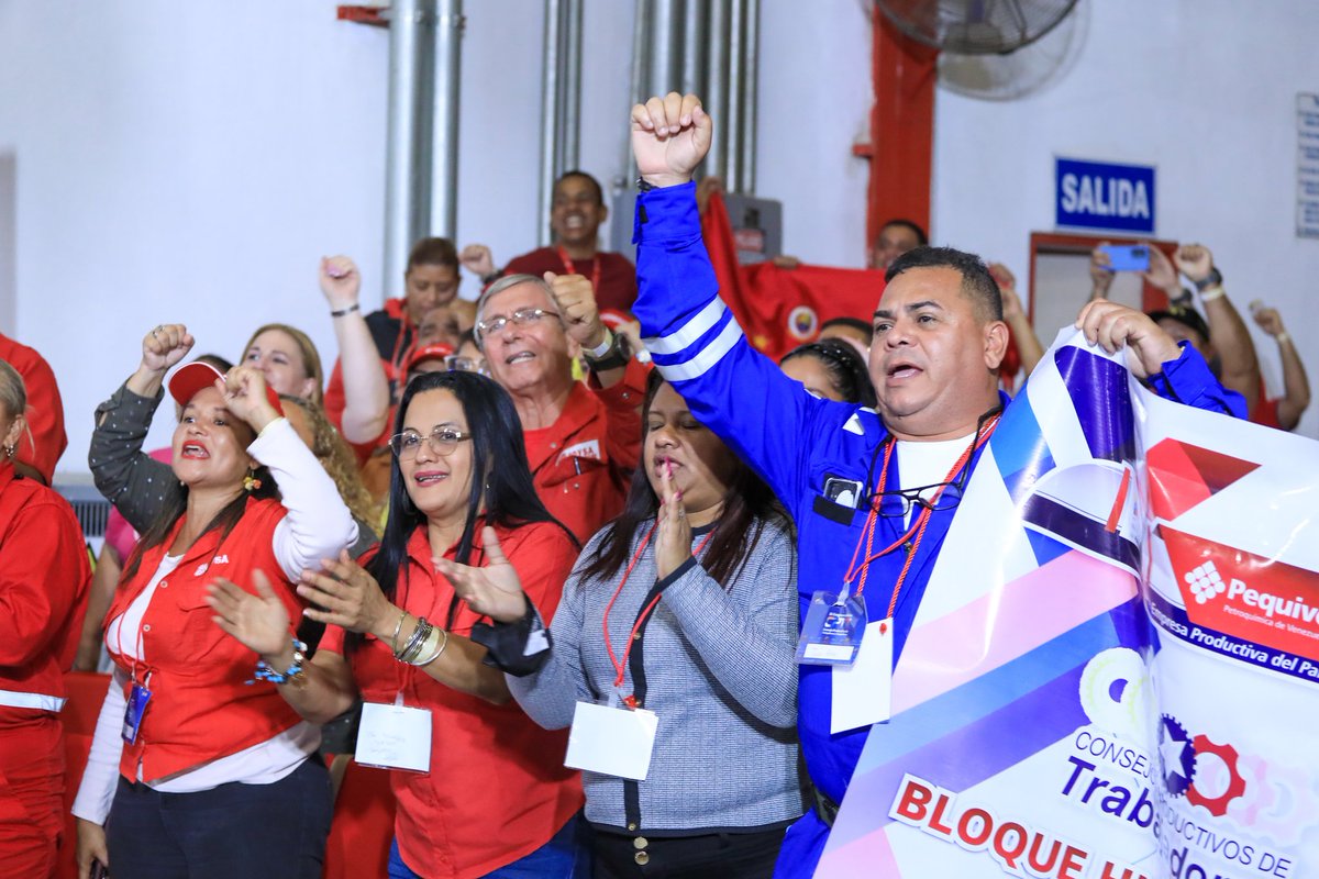 NicolasMaduro's tweet photo. Durante mi participación en la Clausura del IV Congreso de mis hermanos y hermanas de la Clase Obrera, les compartí las 7 Líneas de Trabajo en la Calle con el Pueblo, y destaqué la importancia del papel de las y los trabajadores para el renacimiento de la Venezuela potencia. https://t.co/xCiEWaSDue