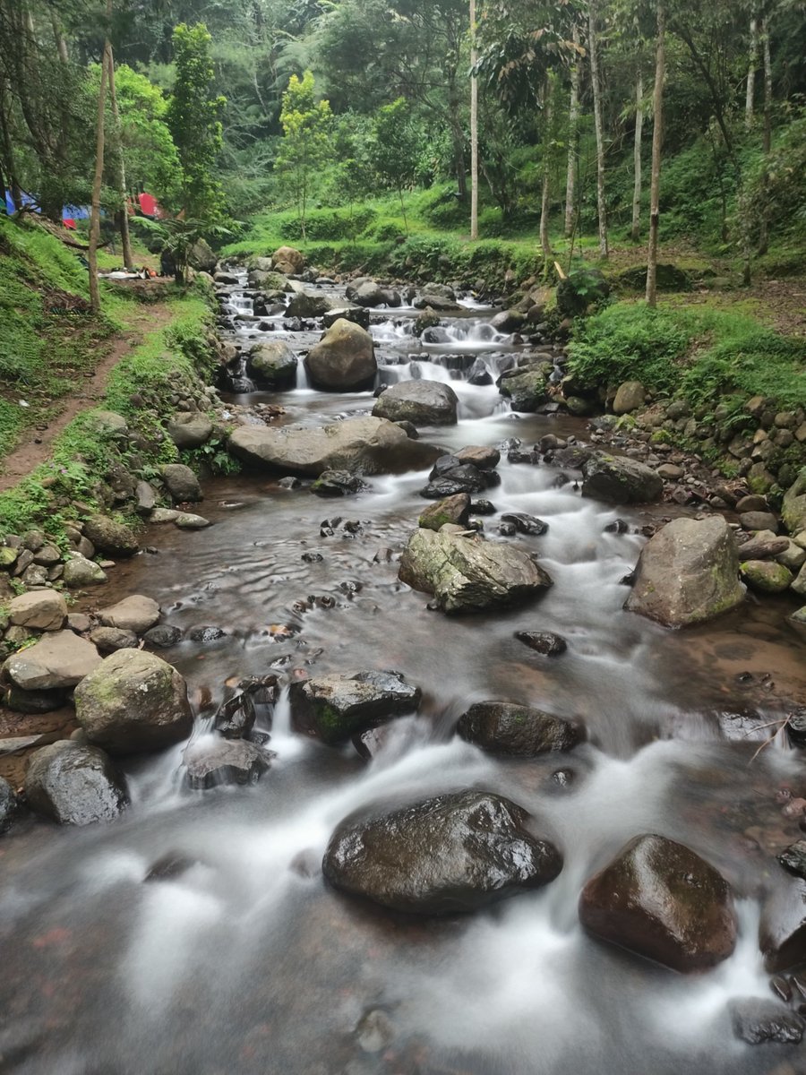 johanhimself's tweet photo. Bakal kangen camping di pinggir sungai kayak gini lagi.. ☺

Tiket masuk camping satu orang Rp 40rbu, bisa explore ke 3 curug di dalam area, ada mushalla bersih, banyak kamar mandi, dan warung2. Worth it!

Loc: Wisata Alam Capolaga, Subang. https://t.co/OeUK94es2D