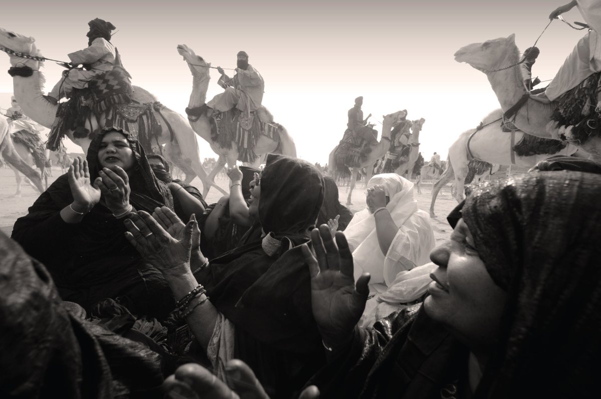 Tuareg women in the Algerian Sahara © Farouk Batiche