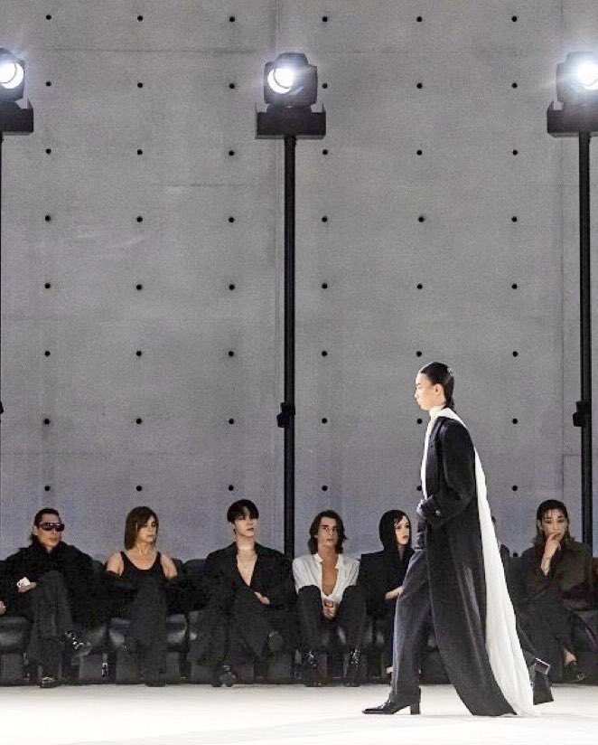 myhorizon1001's tweet photo. Front row @YSL  TENs so stunning 😍 #SaintLaurentxTEN https://t.co/TcIqKcCtQp