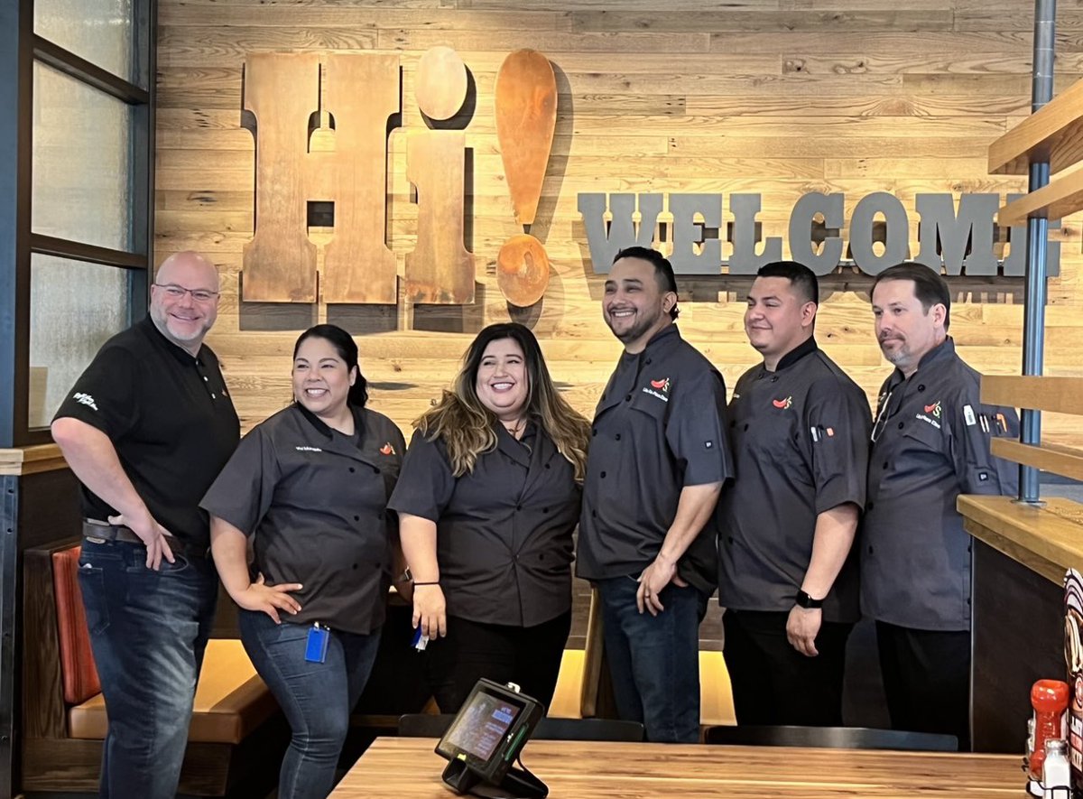 Welcome to Chili’s San Juan! 🥳🍾 Our newest Chili’s opened with the full support of their whole area! I have no doubt this team will continue to do amazing things! 🌶❤️