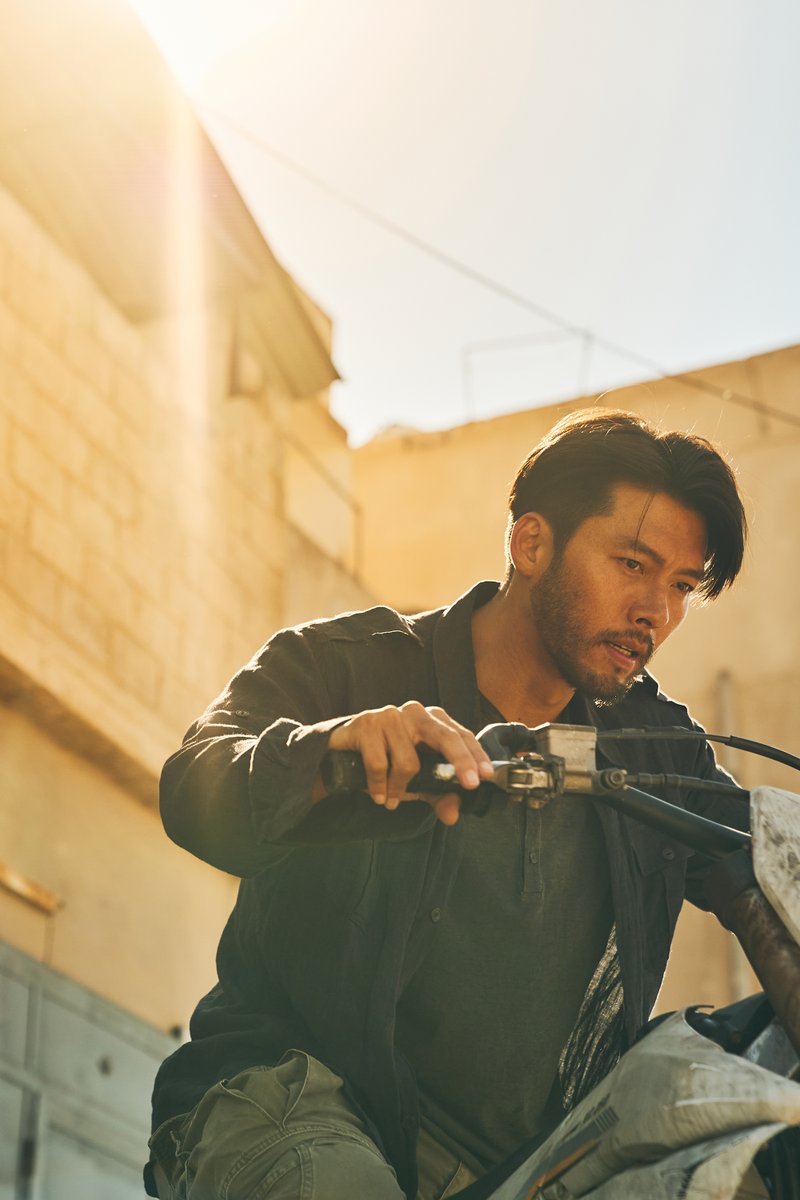 HYUN BIN tweet media